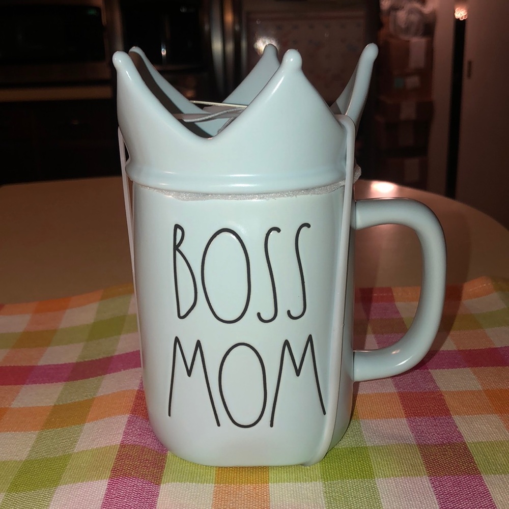 Rae Dunn BOSS MOM Mug with Crown Topper Blue
